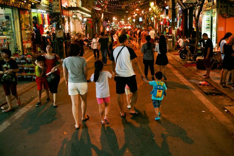 Walking Street in Ha Noi Old quarter